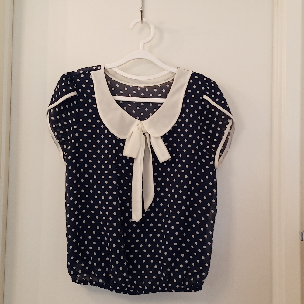 Sweet blouse💕 - Picture 2 of 4